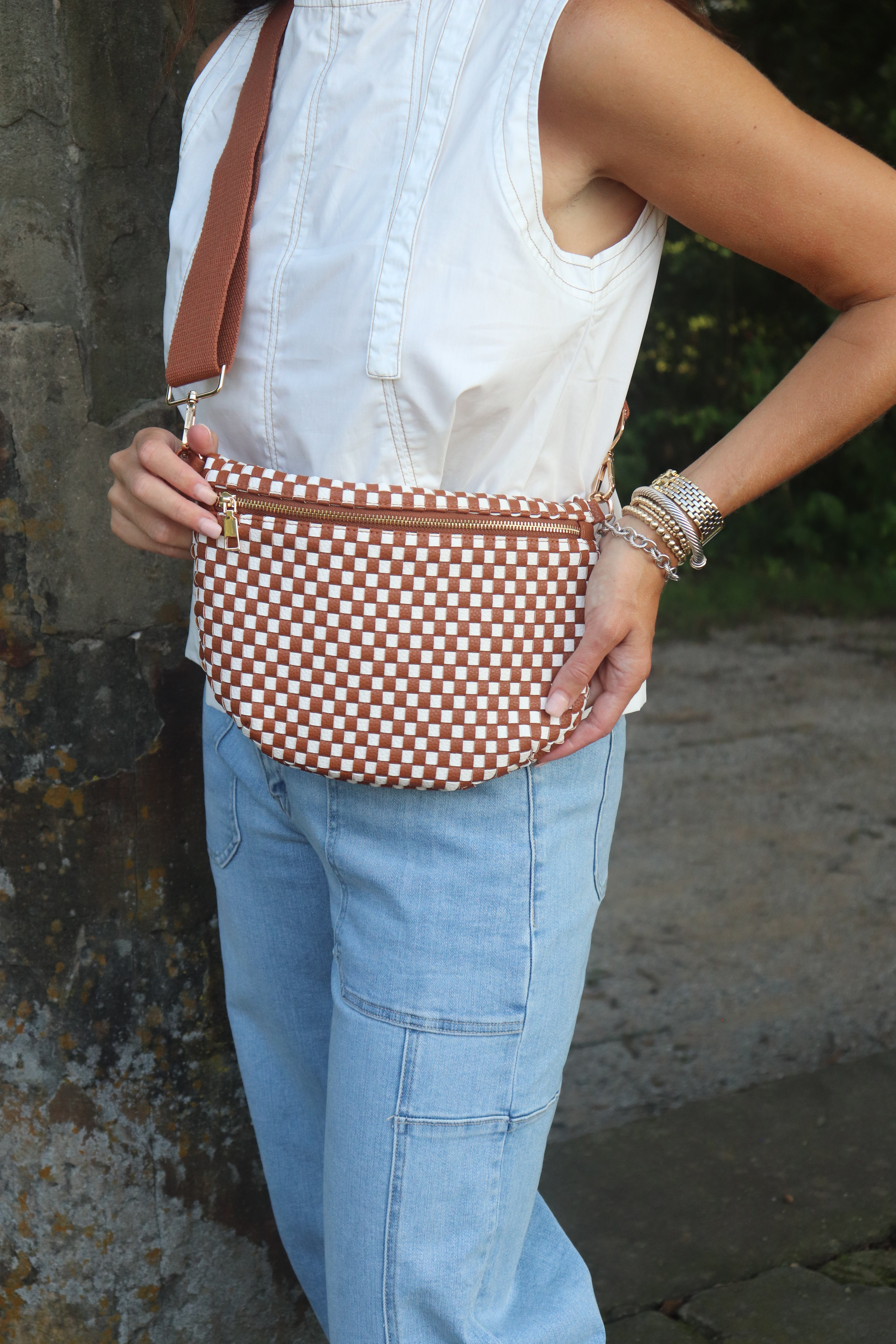The Fiona Woven Crossbody | Brown