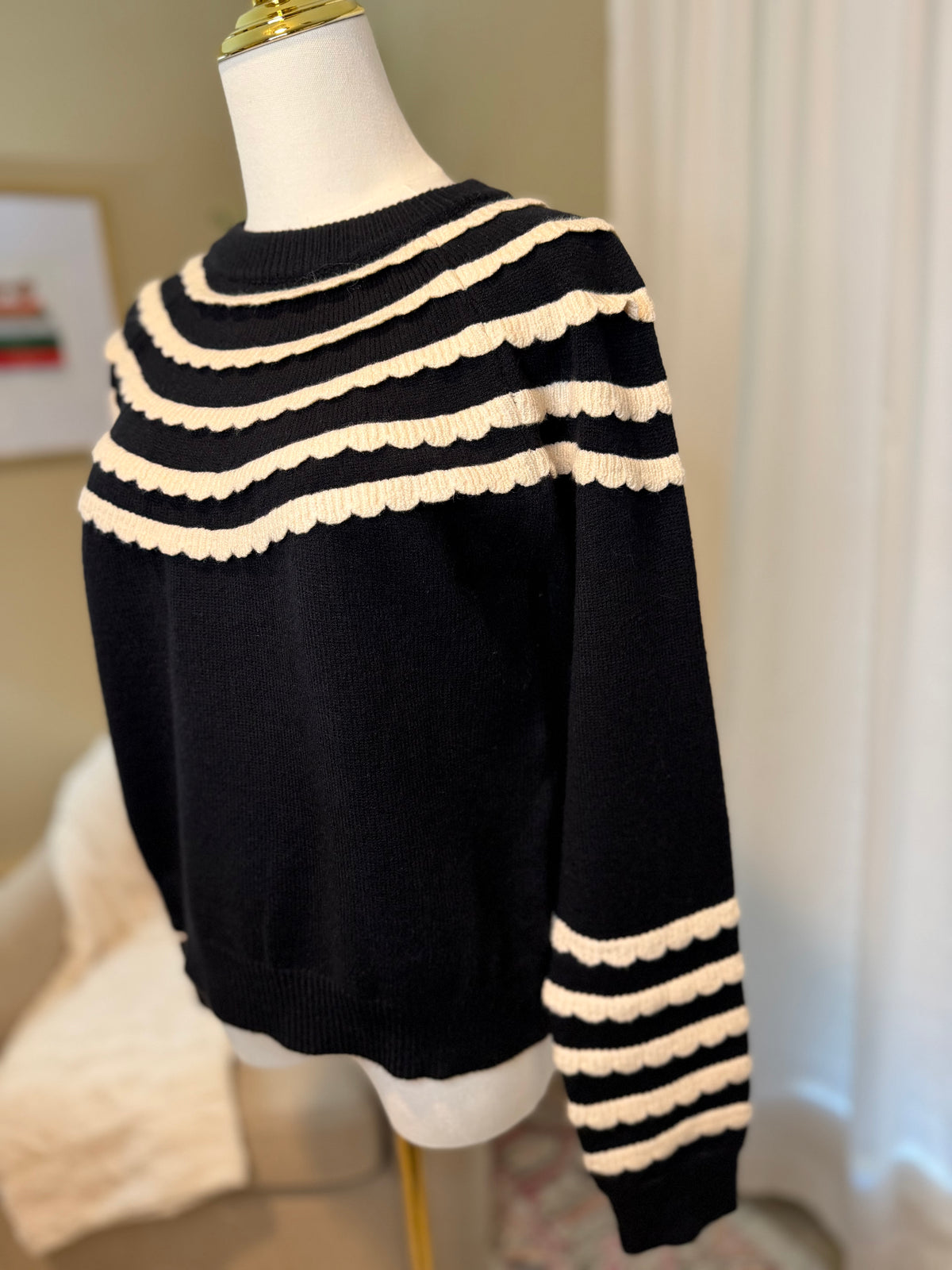 CROCHET RUFFLE SWEATER - THML