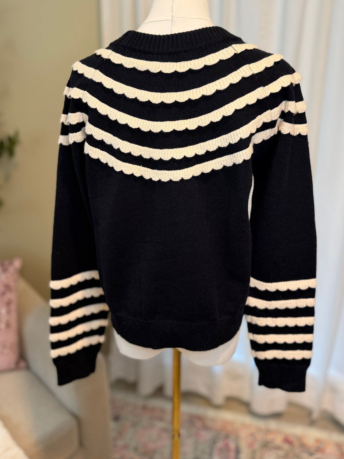 CROCHET RUFFLE SWEATER - THML