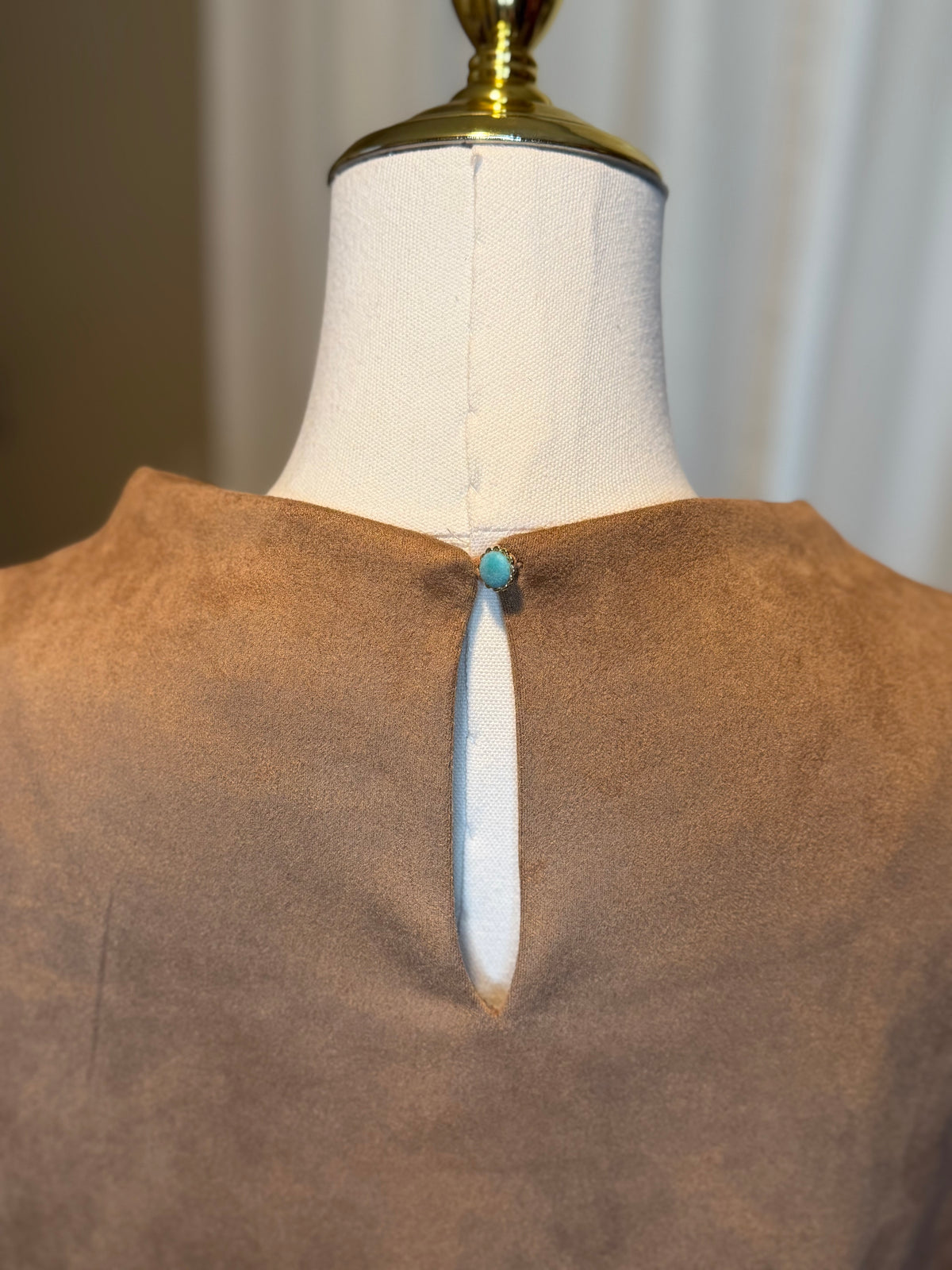 CAMEL SUEDE TOP - THML