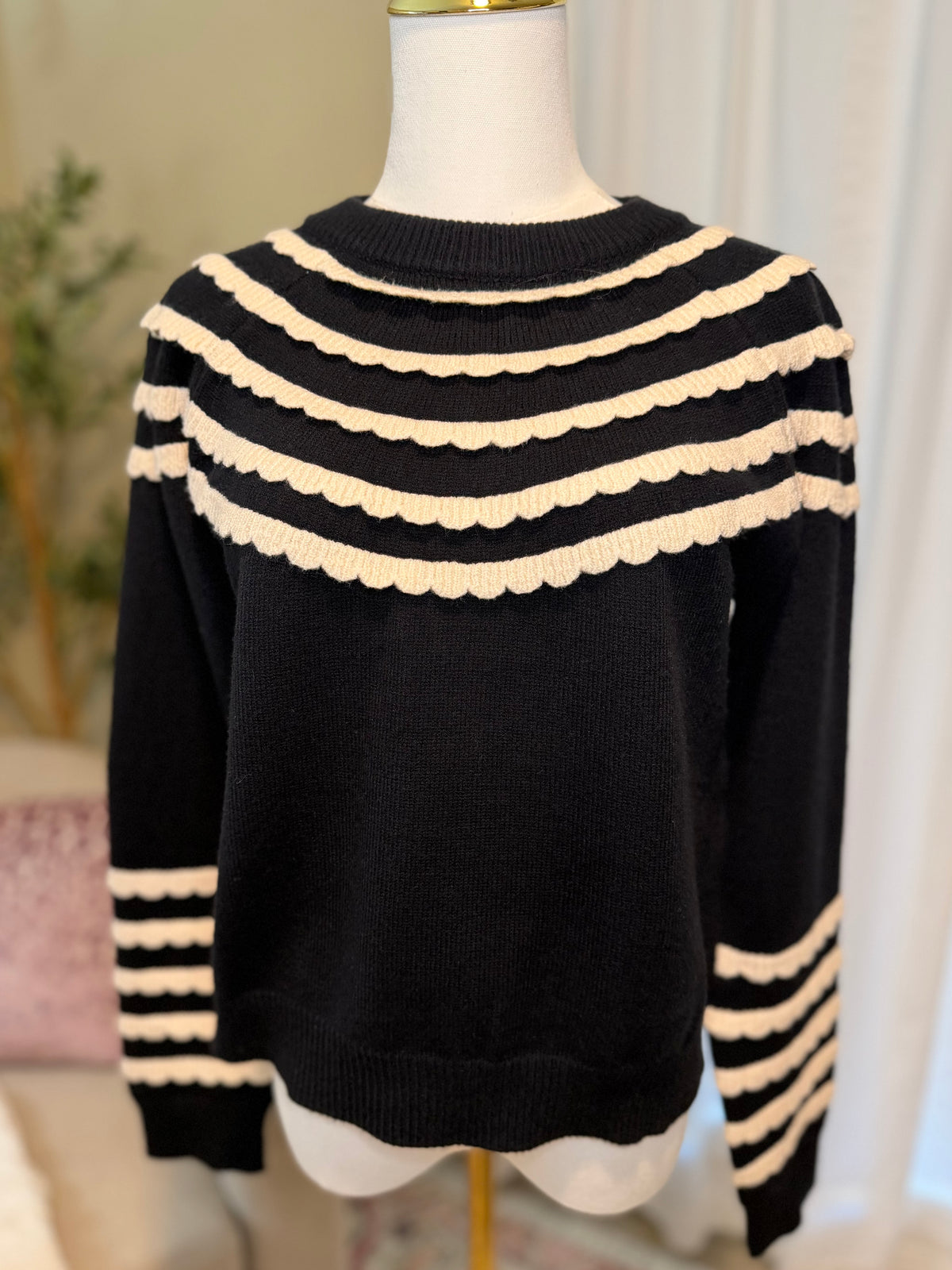 CROCHET RUFFLE SWEATER - THML